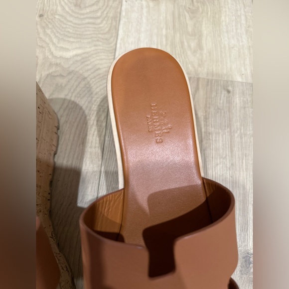 Hermes Eze sandals in gold, size 39 - Picture 6 of 10